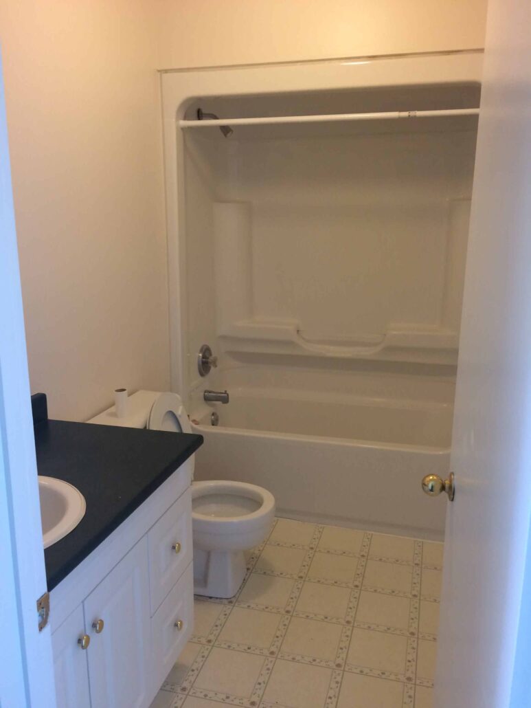 195A Murray - bathroom