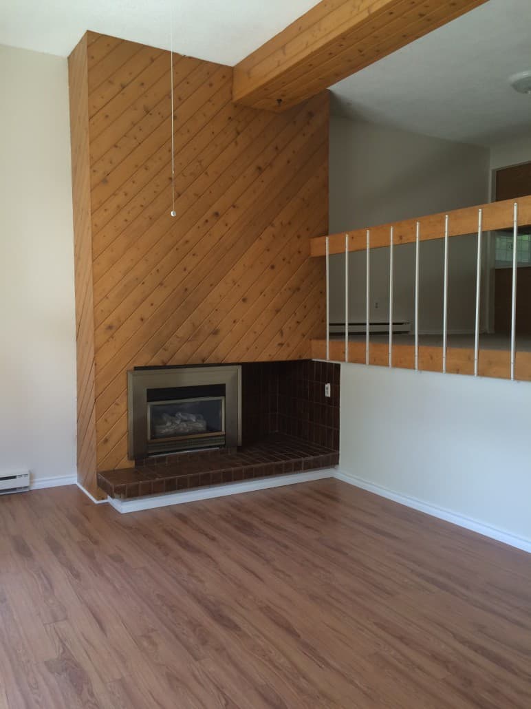 10 CHAMP 13 - Living room fireplace