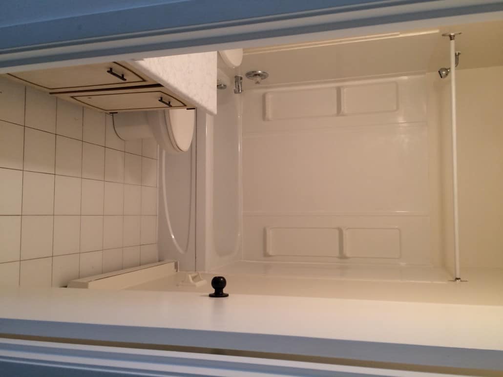 10 CHAMP 13 - bathroom 2