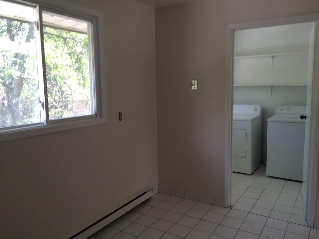 10 CHAMP 13 - kitchen laundry room