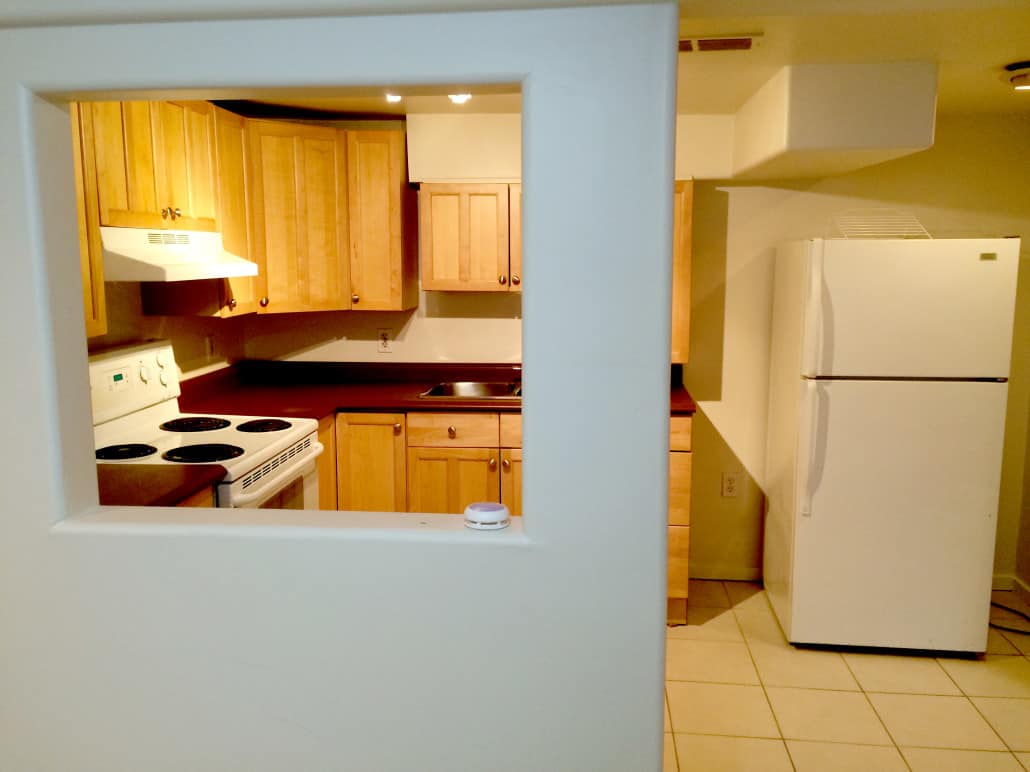 505 Aylmer - Kitchen from living room