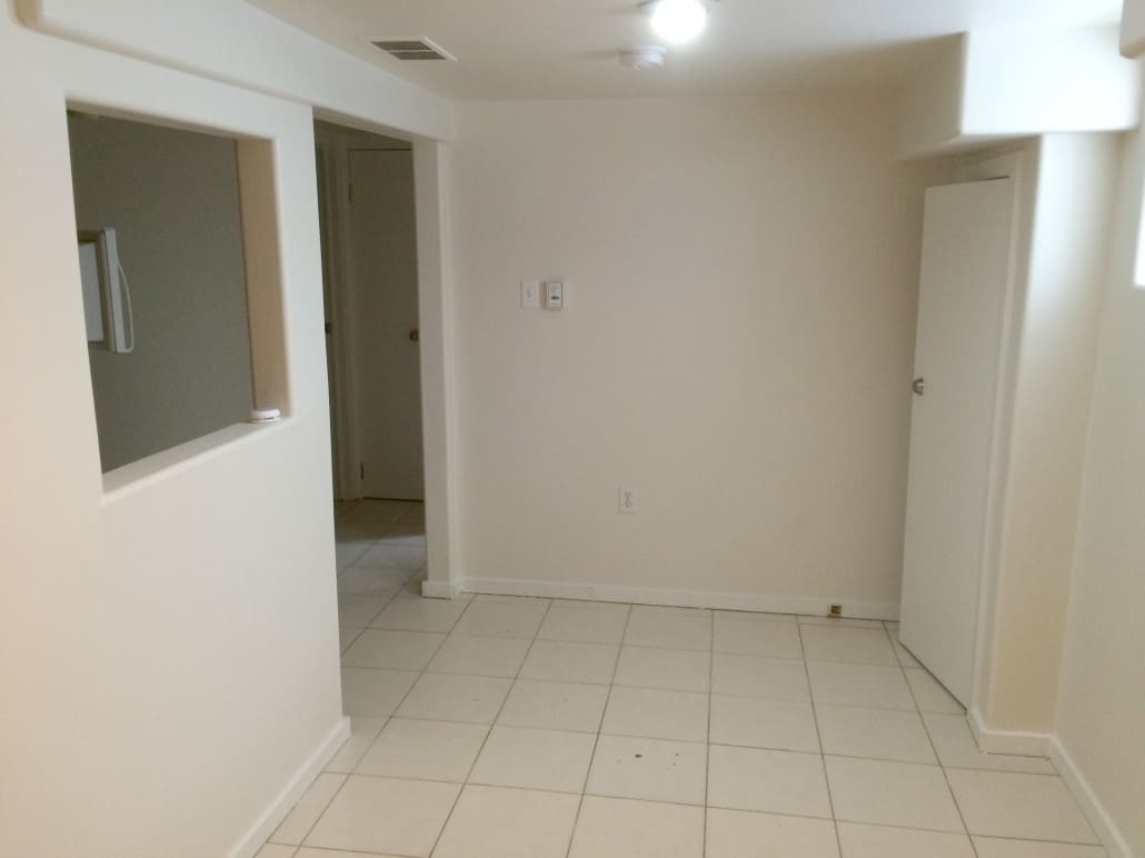 505 Aylmer - Livingroom